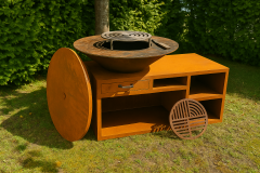 Grill- und Feuerstelle in Rostoptik | 133 x 70 x 50 cm | Feuerstelle Ø 100 cm, Höhe 27 cm 